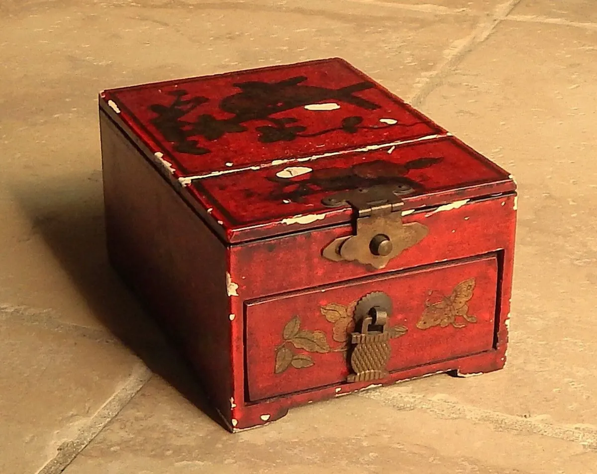 Vintage Chinese Travel Vanity/Shaving Box - Image 1