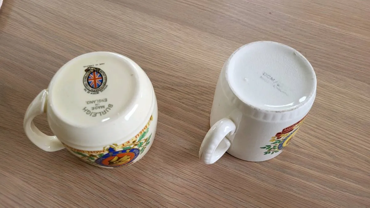 Pair of Coronation mugs - Image 3