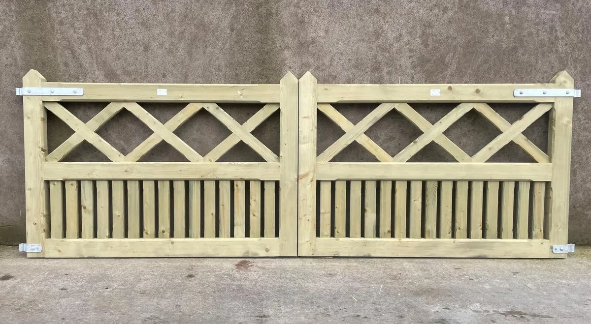 Bespoke heavy duty driveway / entrance gates - Image 1