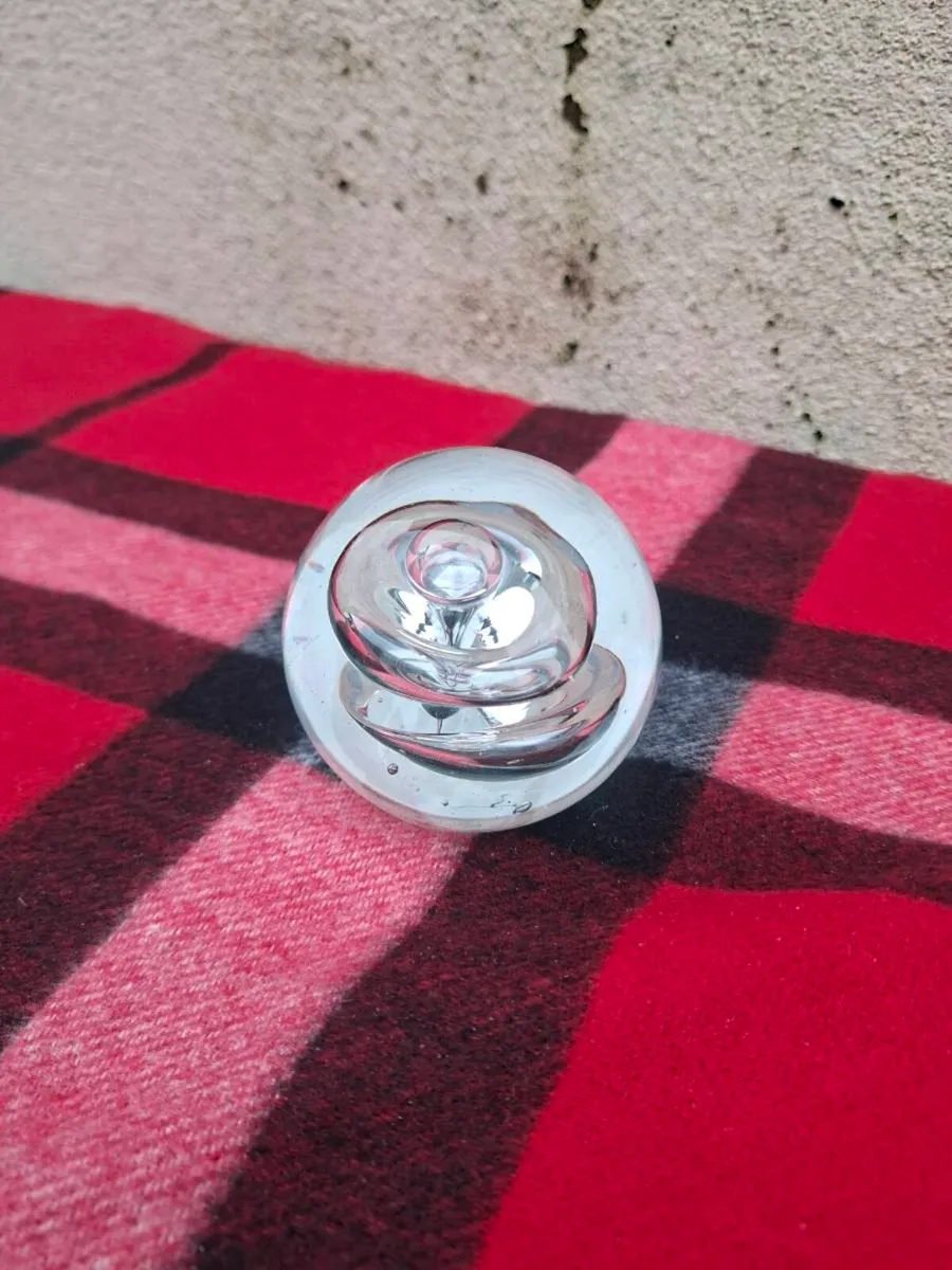 Glass paperweight - Image 1