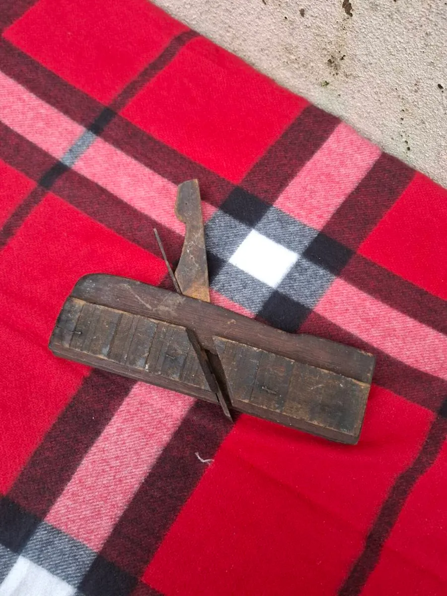 Old wood planer - Image 1