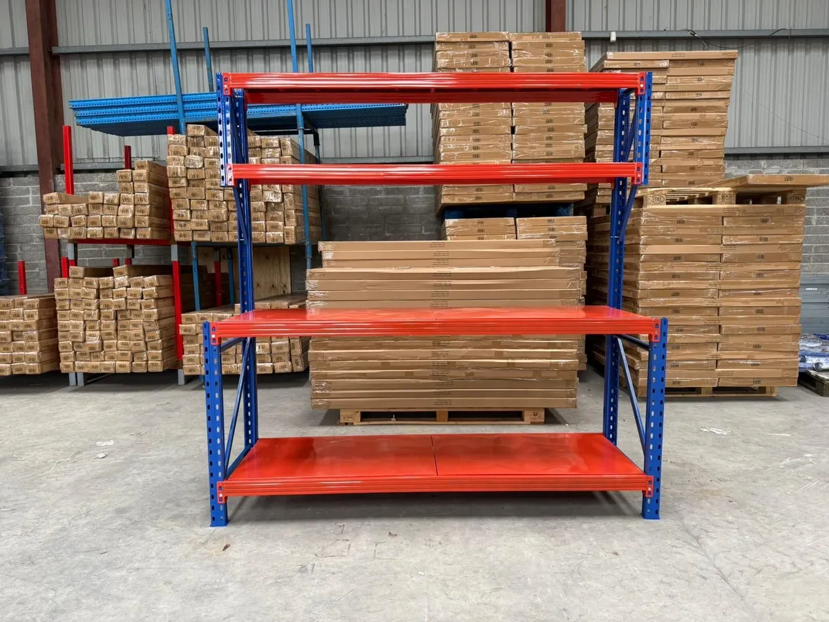 WORKBENCHES / PACKING STATIONS - Image 1