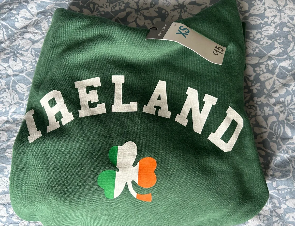 green woman hoodie NEW - Image 1