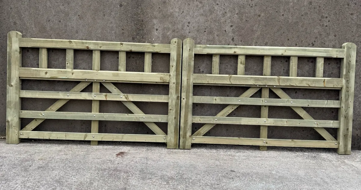 A bespoke heavy duty field / entrance gates - Image 3