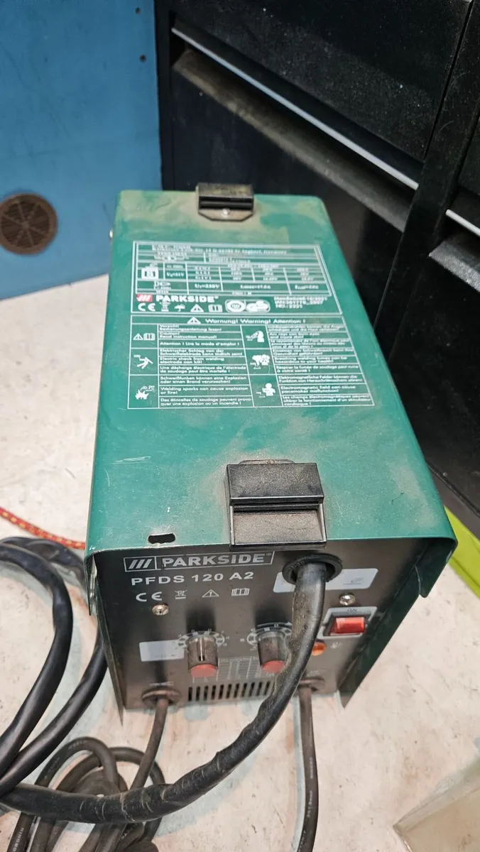 Mig welder and helmet - Image 4