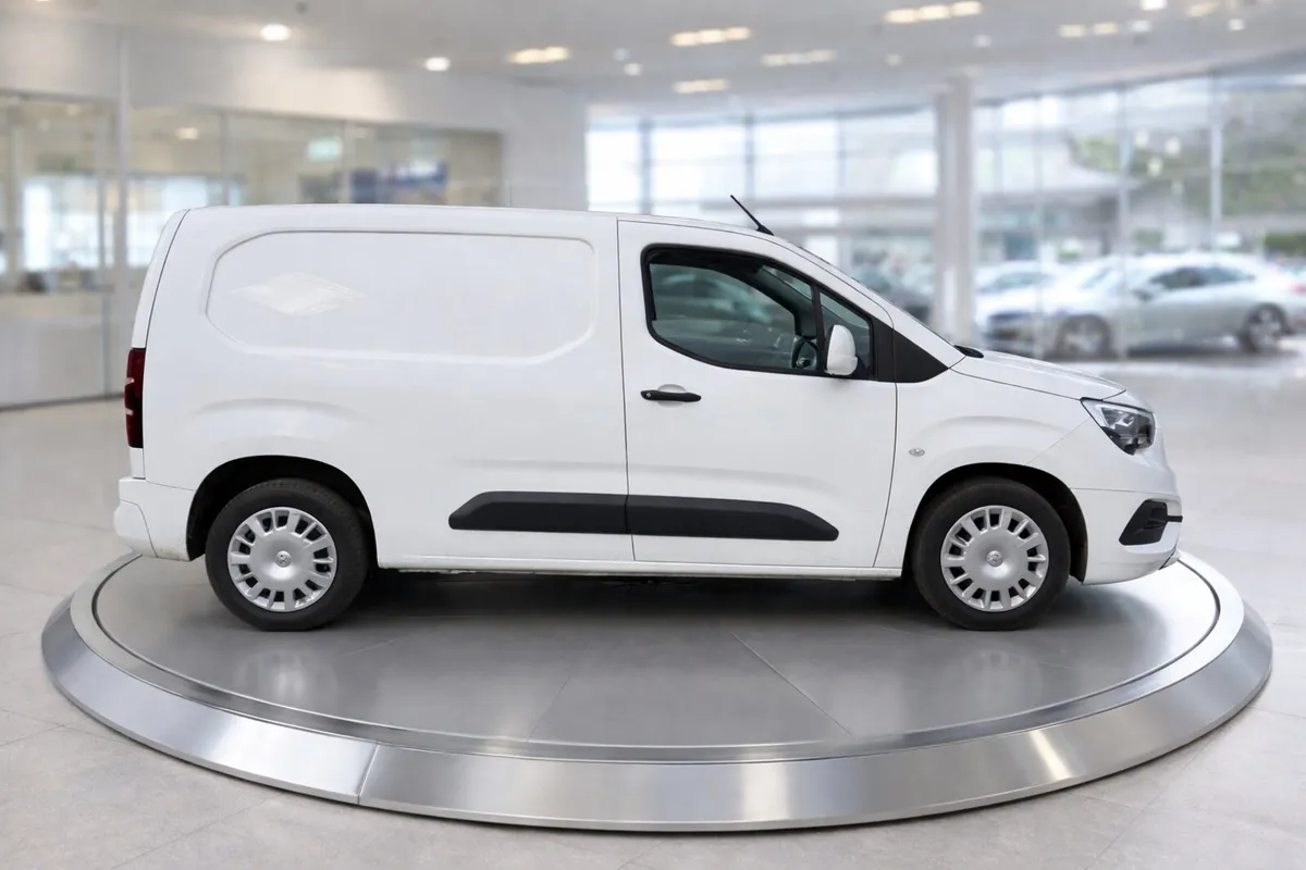 2021 Vauxhall combo 1.5 sportive 3 seater - Image 2