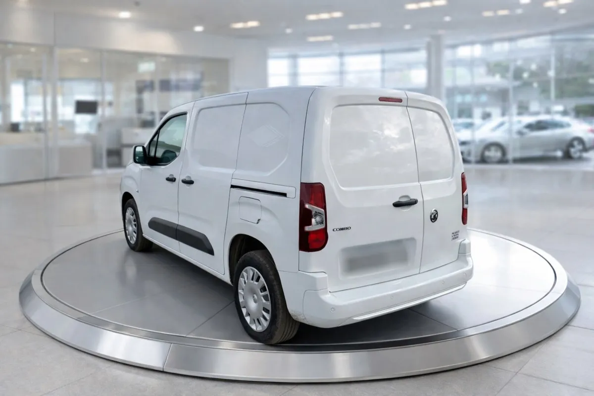 2021 Vauxhall combo 1.5 sportive 3 seater - Image 3