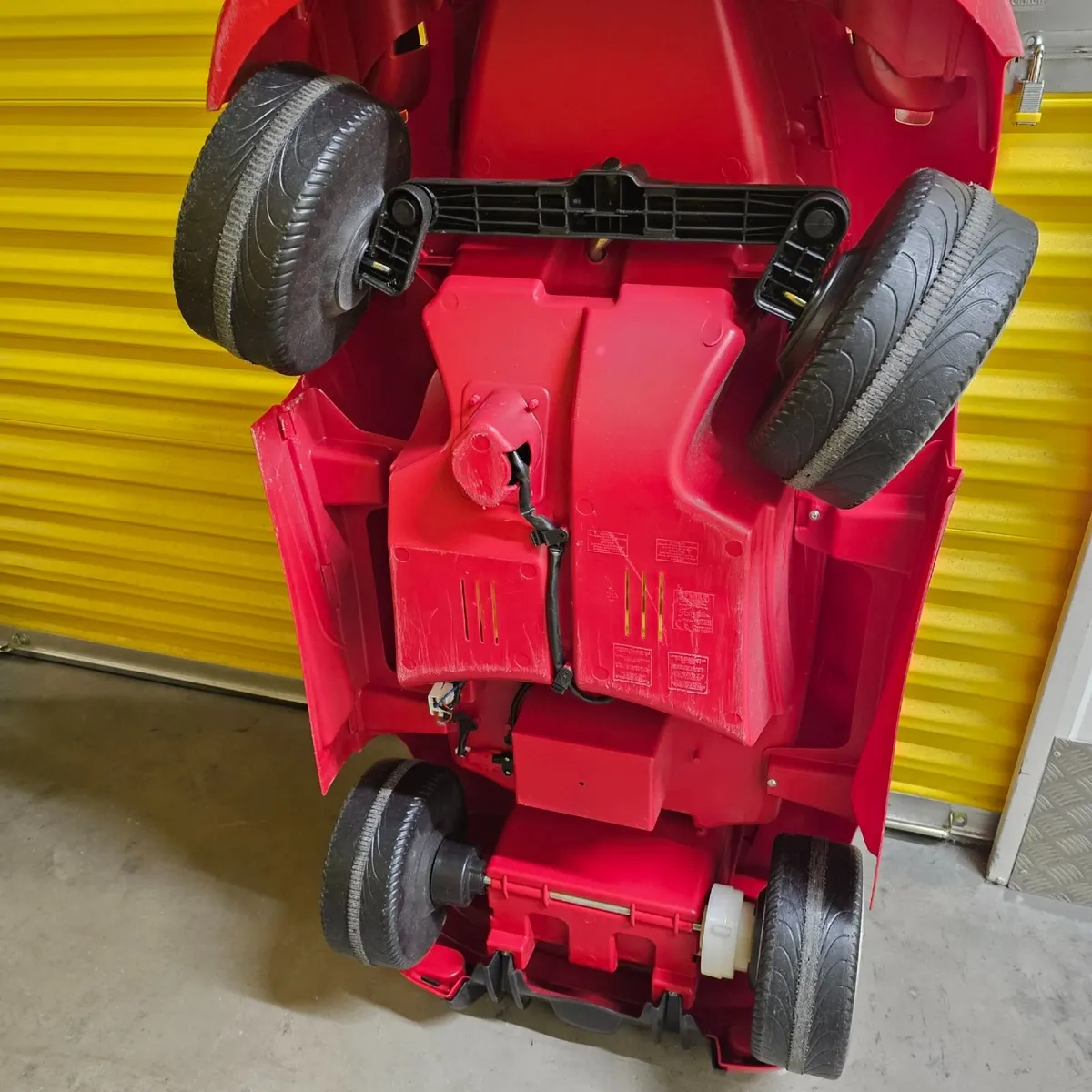 Ferrari 12V Kids Electric Ride-On Car - Image 2