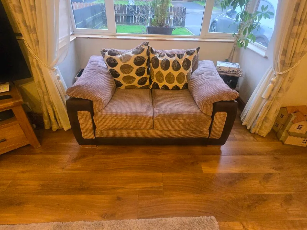 Corner couch - Image 1