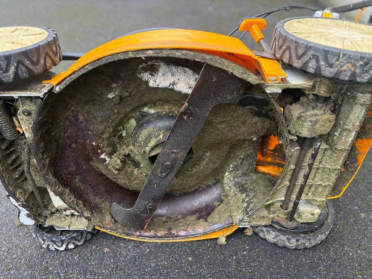 Club Cadet Lawn mower 18 “ lawnmower - Image 2