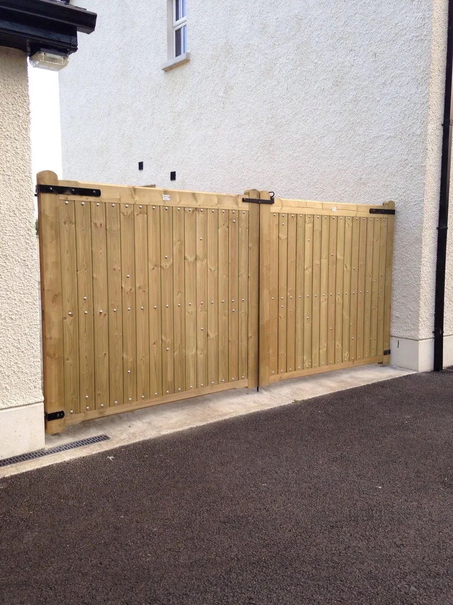 Bespoke heavy duty driveway / entrance gates - Image 2