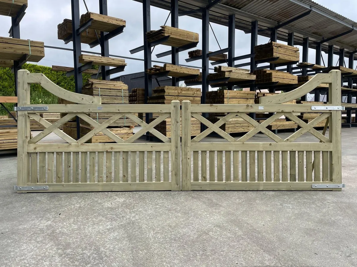 Bespoke heavy duty driveway / entrance gates - Image 3