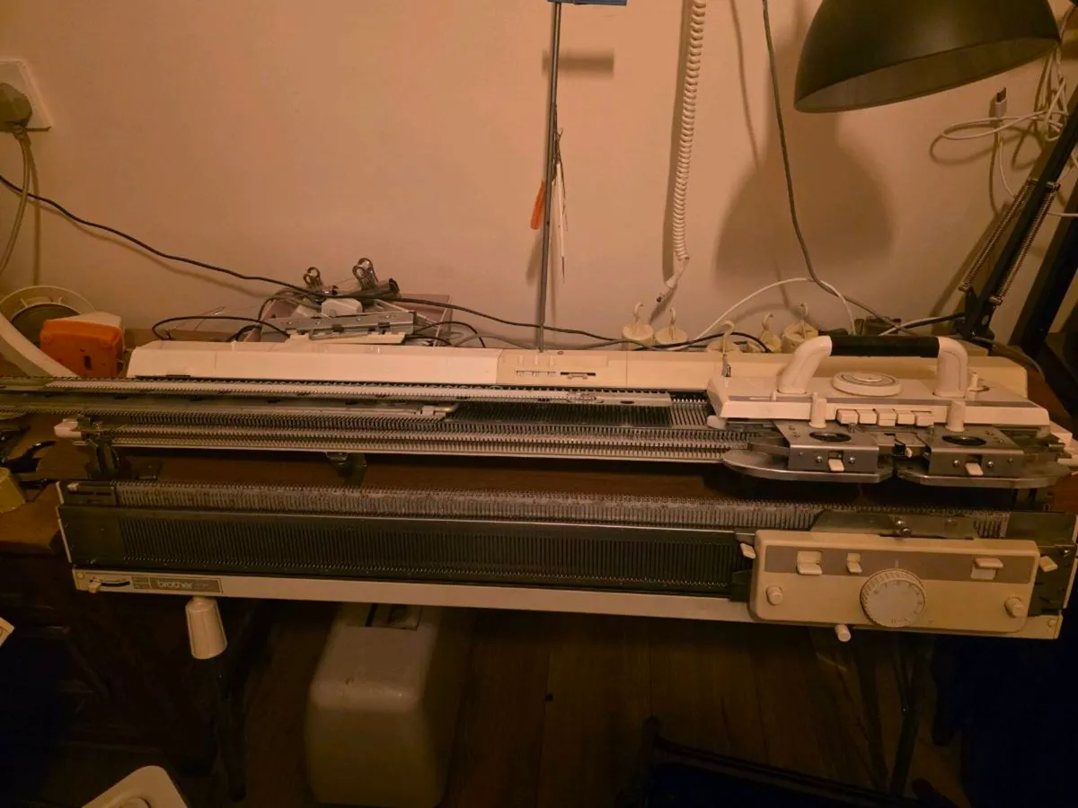 Knitting machines - Image 1