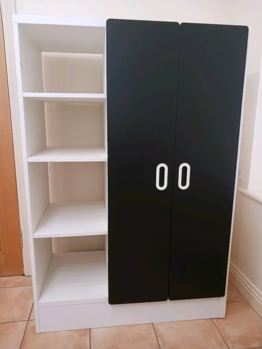 Kids wardrobe - Image 1