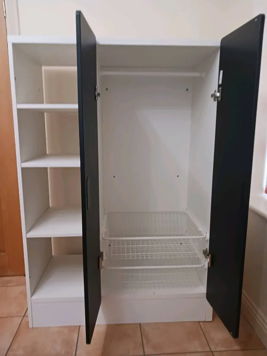 Kids wardrobe - Image 2