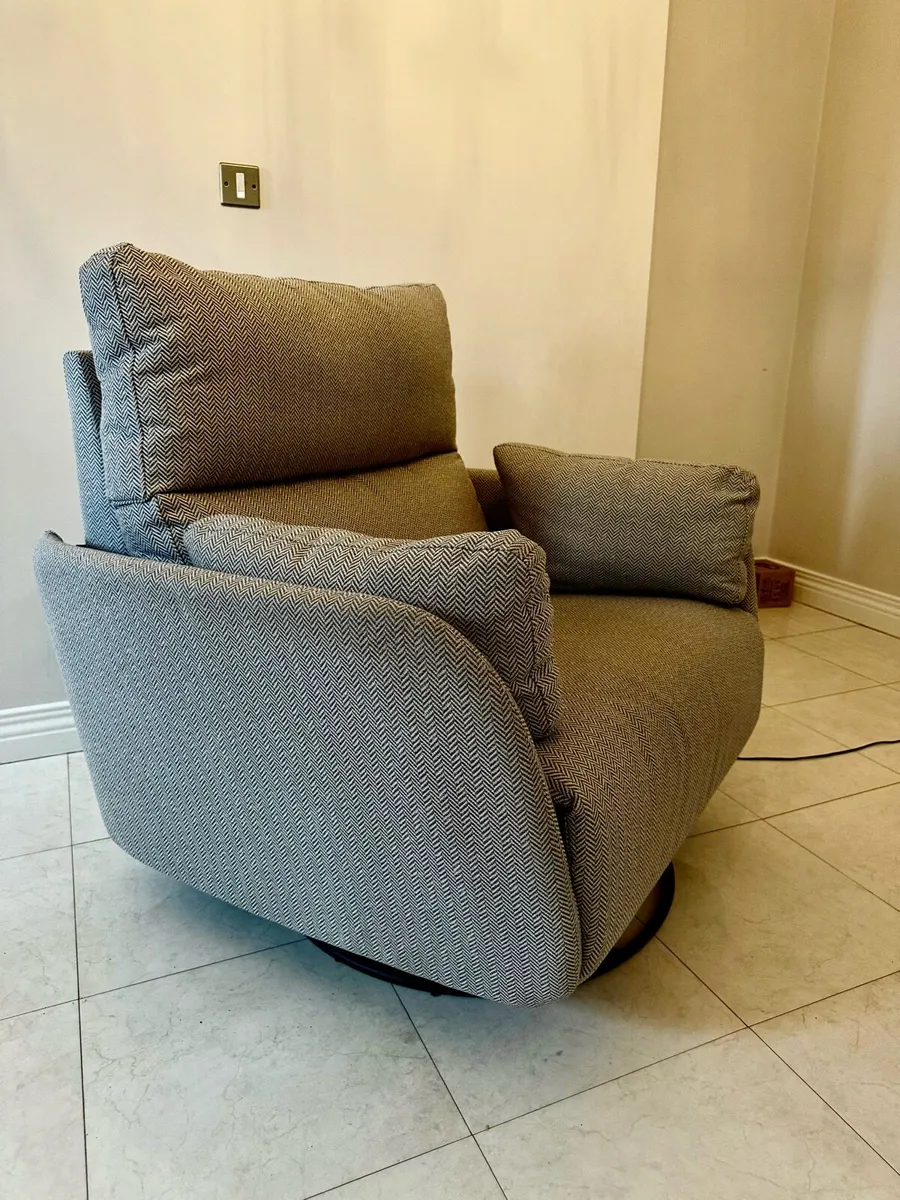 Fama Electric Reclining Swivel Chair - Image 3