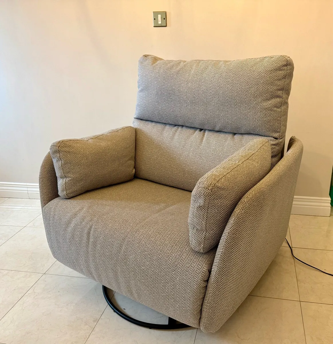 Fama Electric Reclining Swivel Chair - Image 1