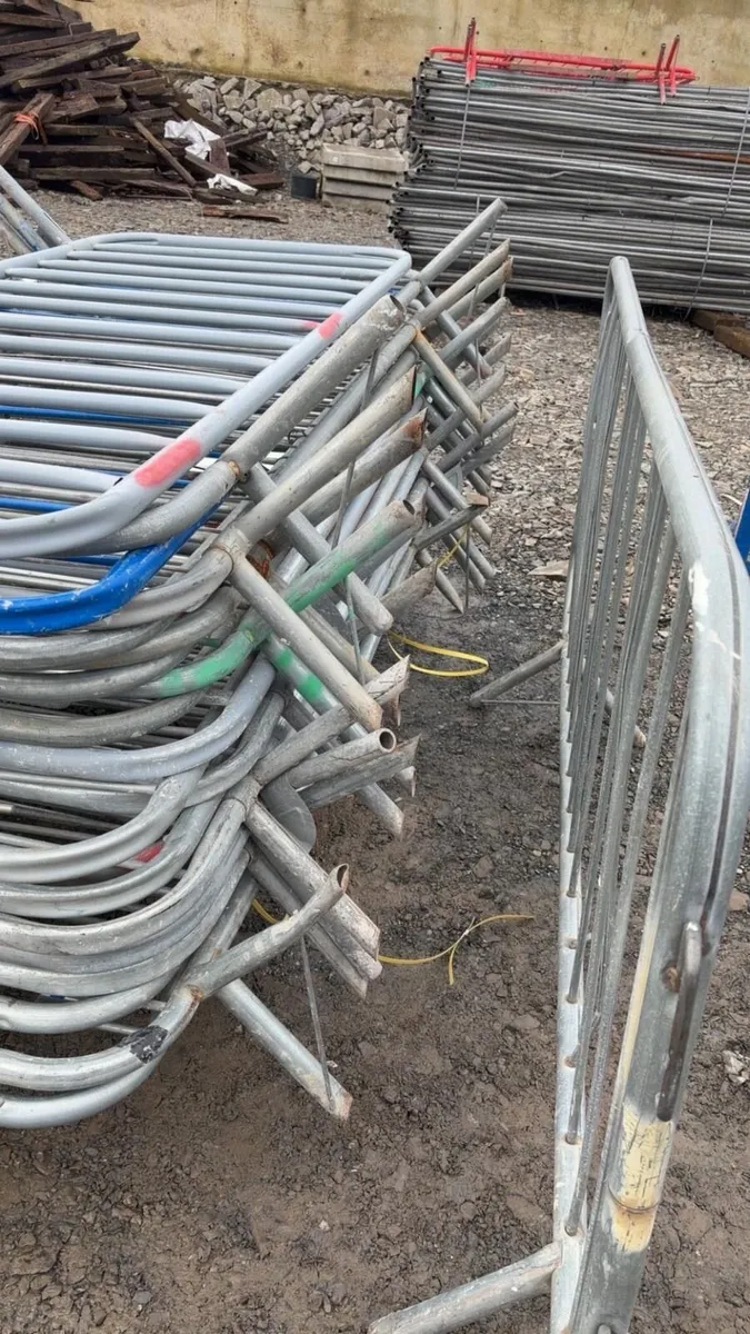 Crowd control barriers - Image 2