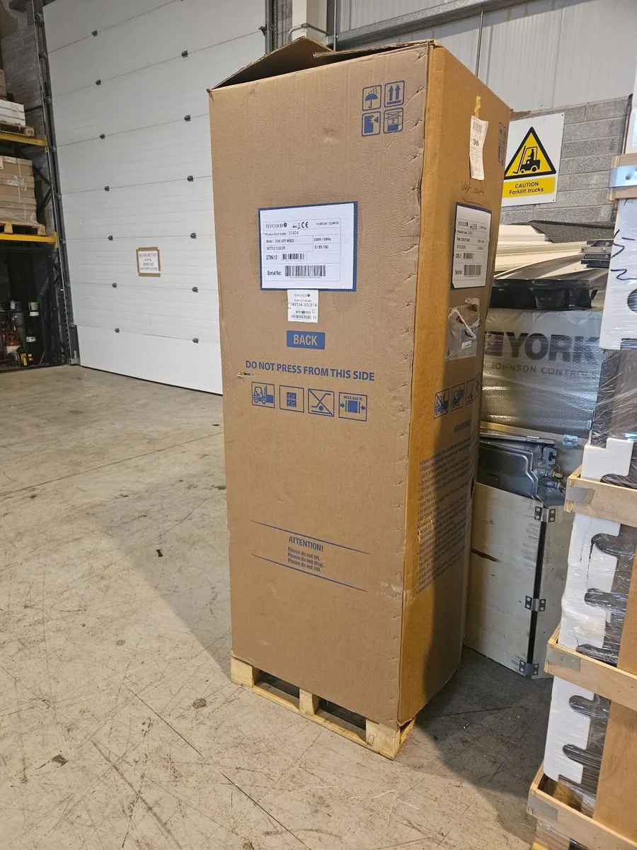 Glass door display fridge New in Box - Image 4