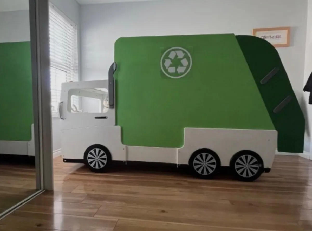 Single custom made bin truck bed - Image 1