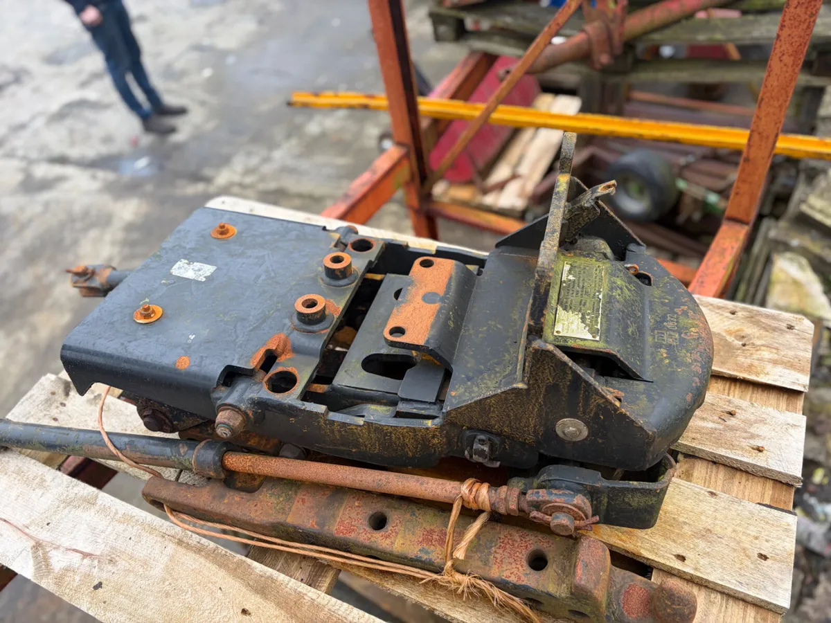 New Holland Hitch - Image 1