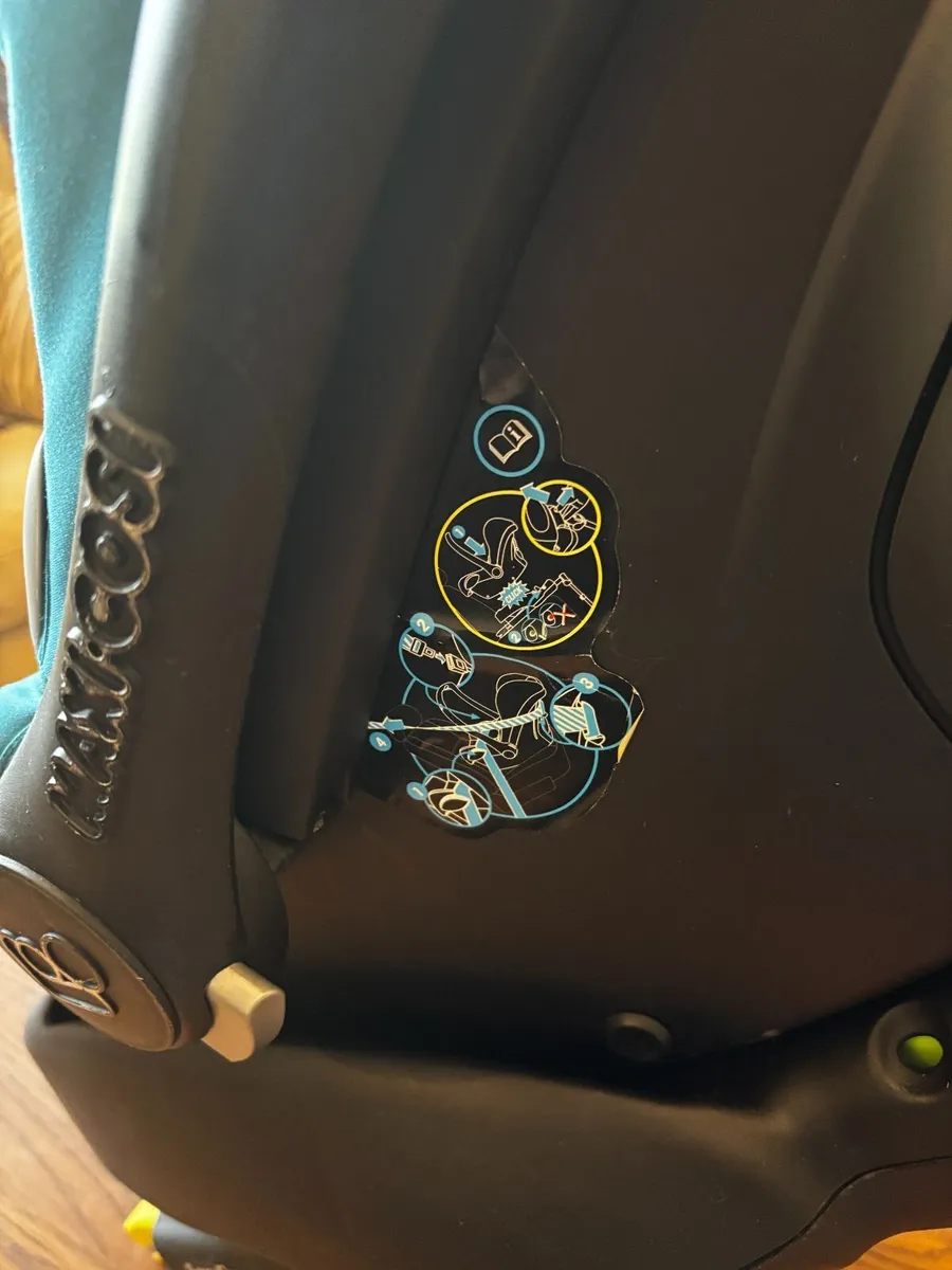 Baby Car Seat - Image 1