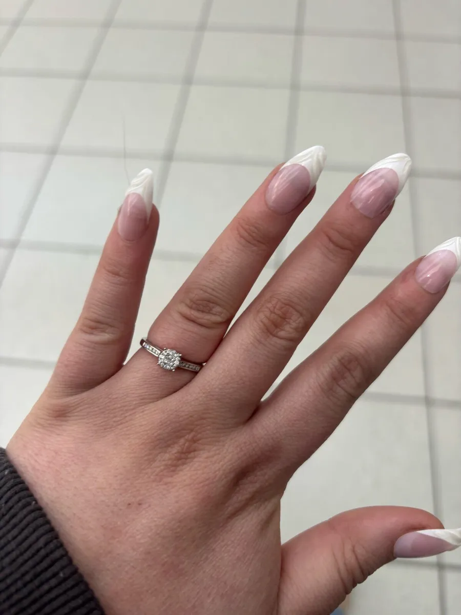 Engagement ring - Image 1