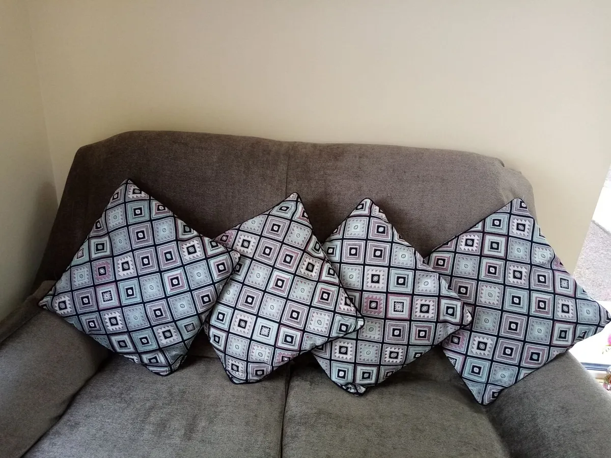 Cushions - Image 3
