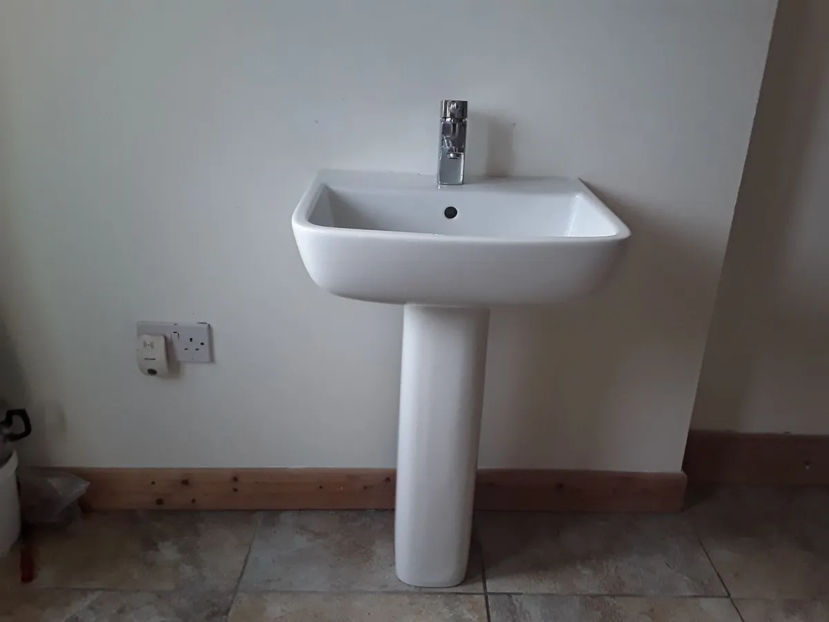 Sink pedestal mixed tap - Image 1