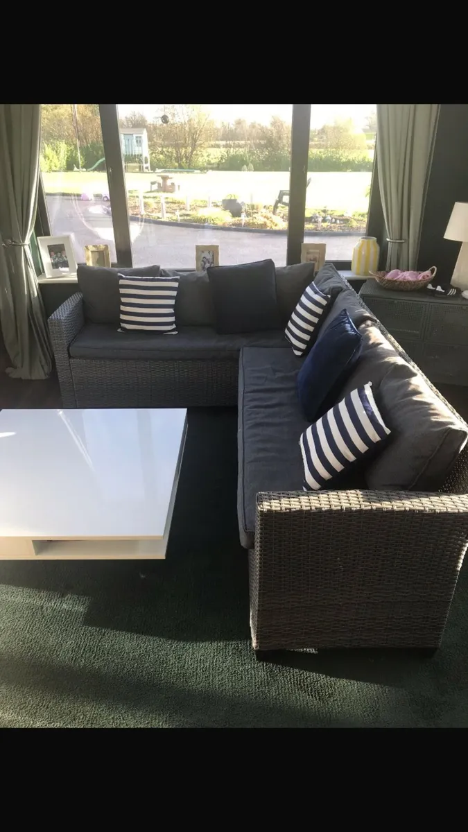 Garden furniture - Image 1