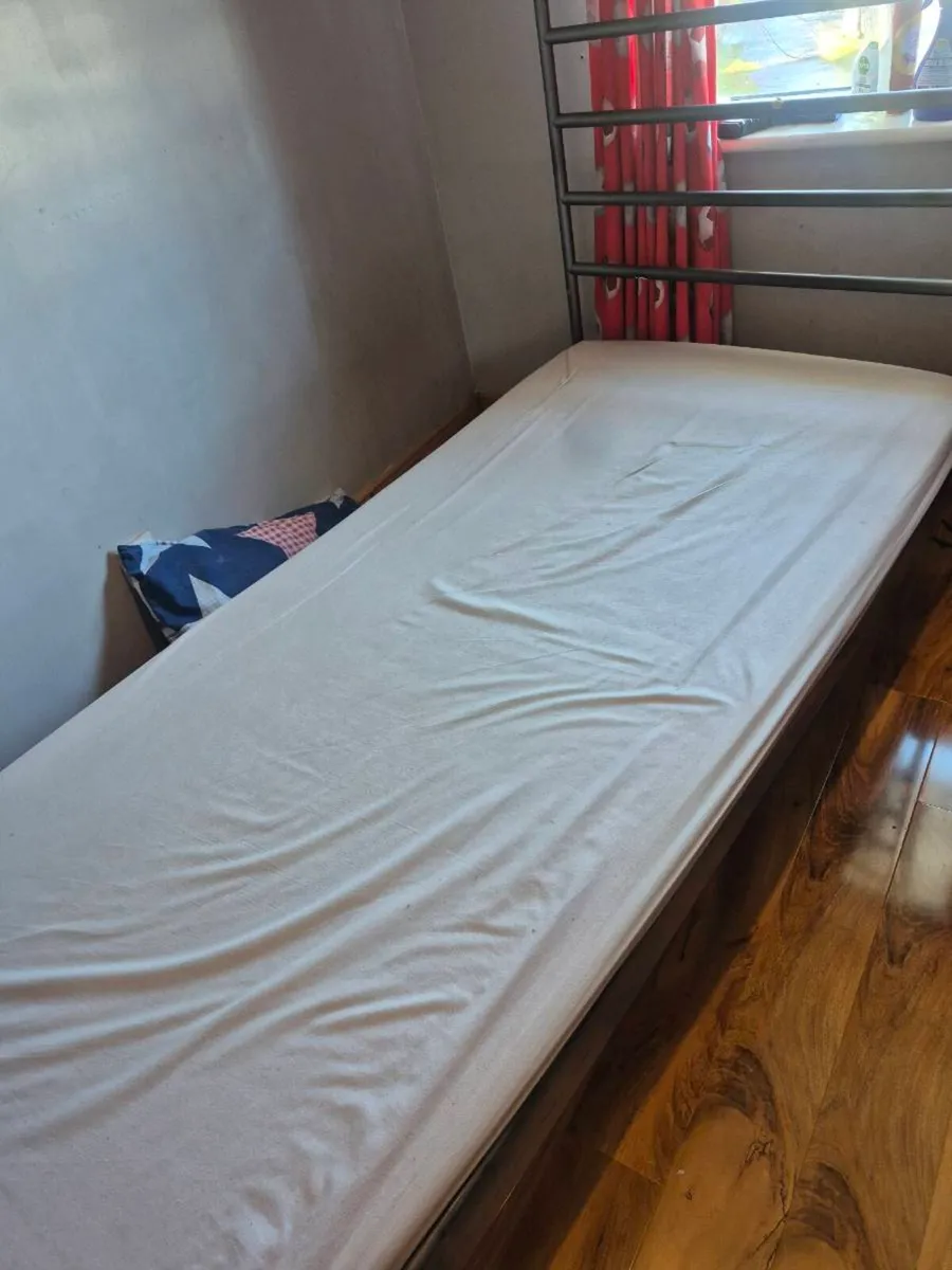 Single bed - Image 3