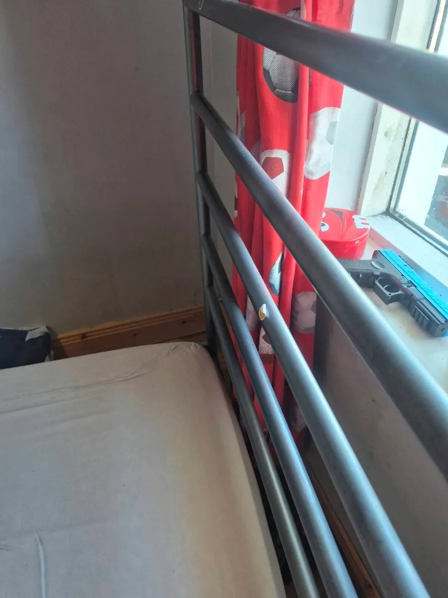 Single bed - Image 4