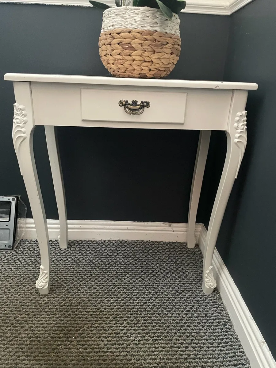 Newgrange White vanity table - Image 4