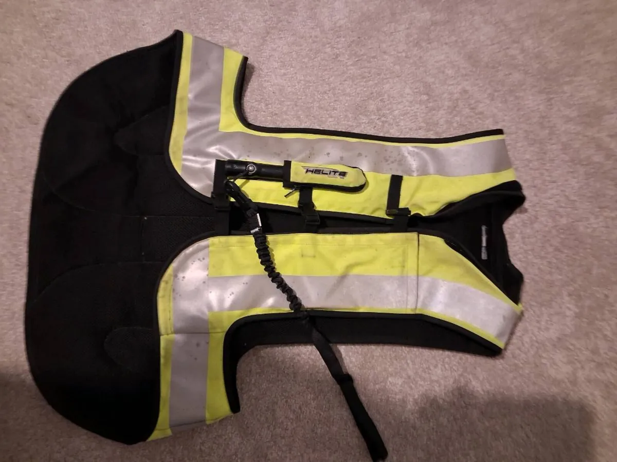 Helite Turtle 2 air vest - Image 1