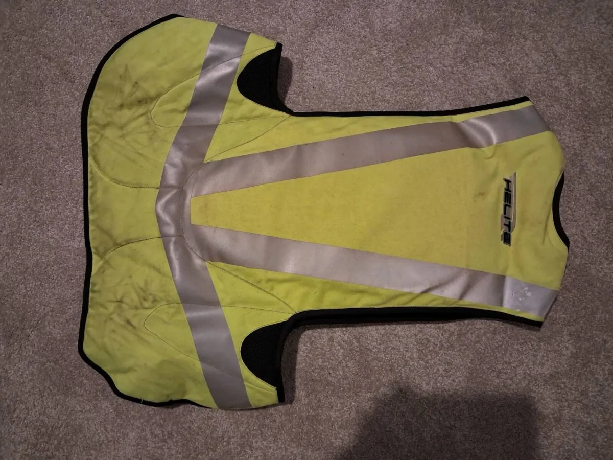Helite Turtle 2 air vest - Image 2