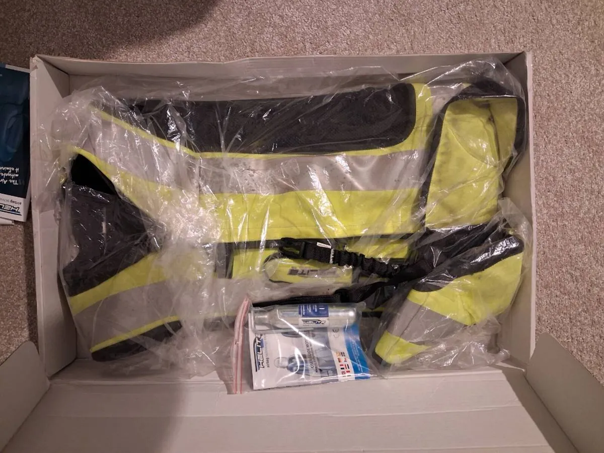 Helite Turtle 2 air vest - Image 3