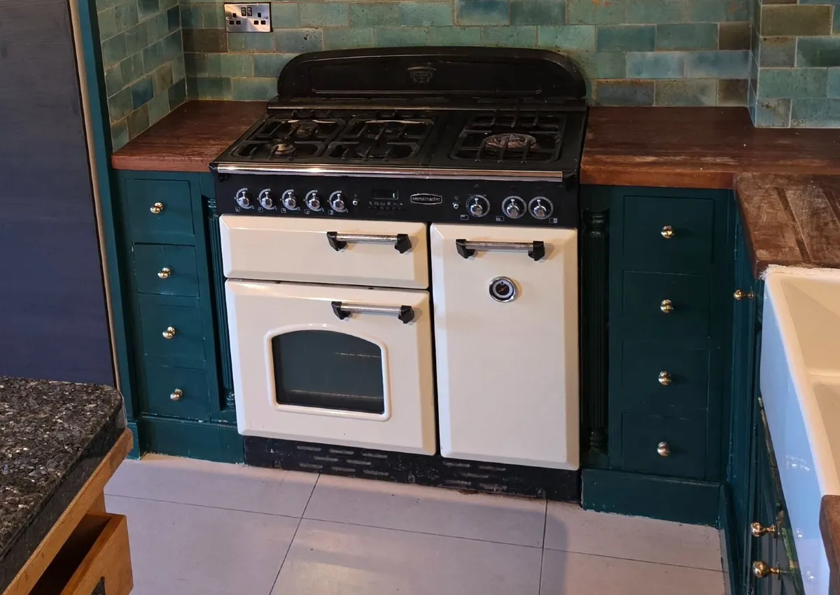 Kitchen Island, Range Cooker Queen Ann Chairs +mor - Image 1