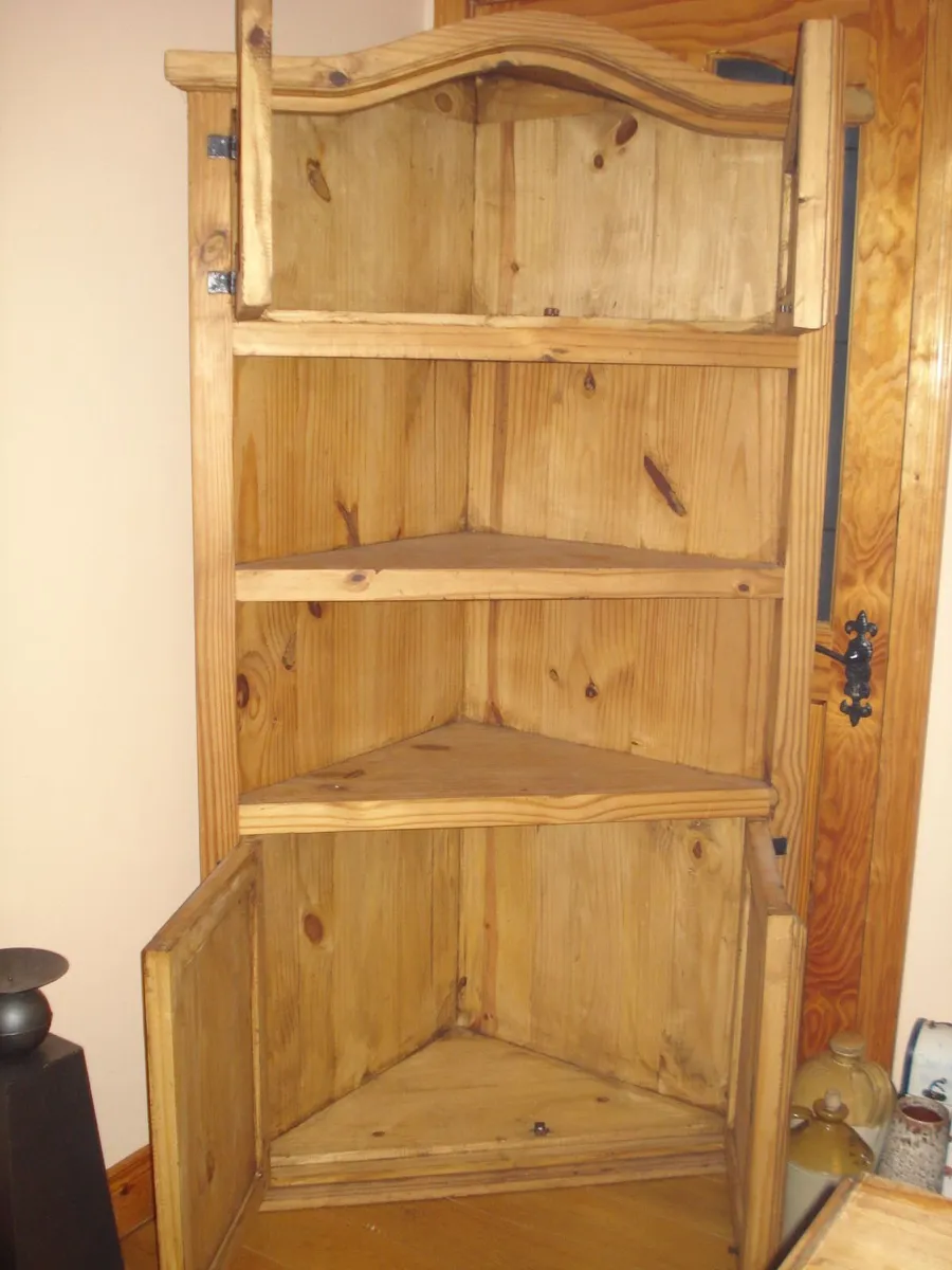 VINTAGE MEXICAN PINE DISPLAY CORNER UNIT. - Image 2
