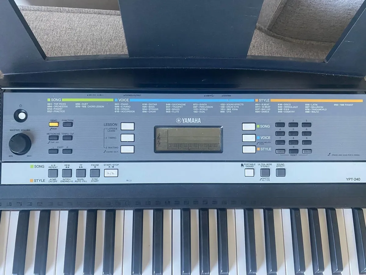 Yamaha YPT 240 Portable Keyboard, Black - Image 2