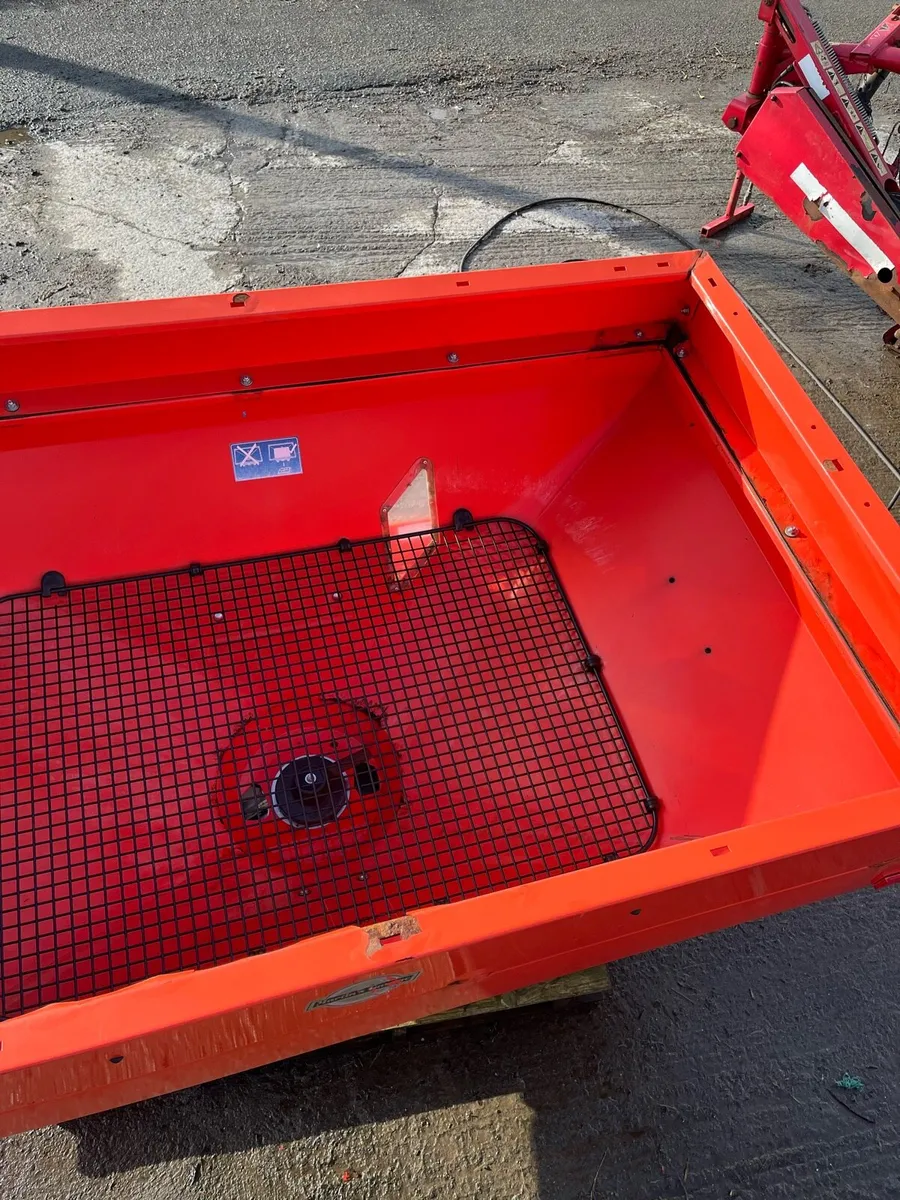 Rauch fertiliser spreader - Image 4