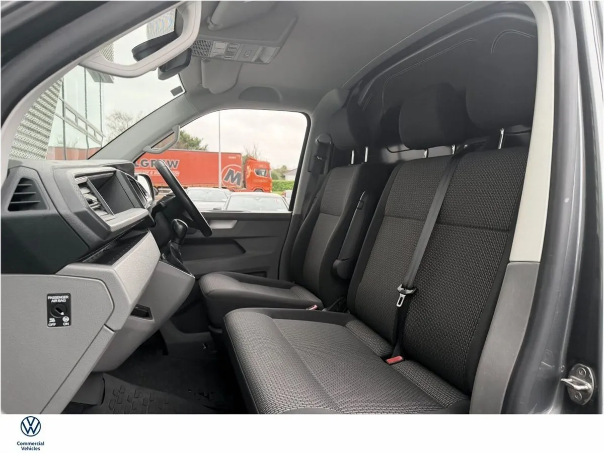 Volkswagen Transporter T6 HIGHLINE 150HP A7A AUTO - Image 4