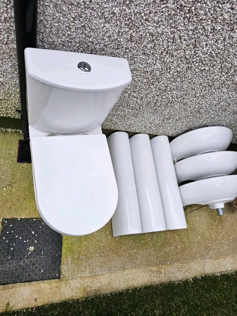 ​FOR SALE: Brand New Bathroom Suite & Heated Towel - Image 1