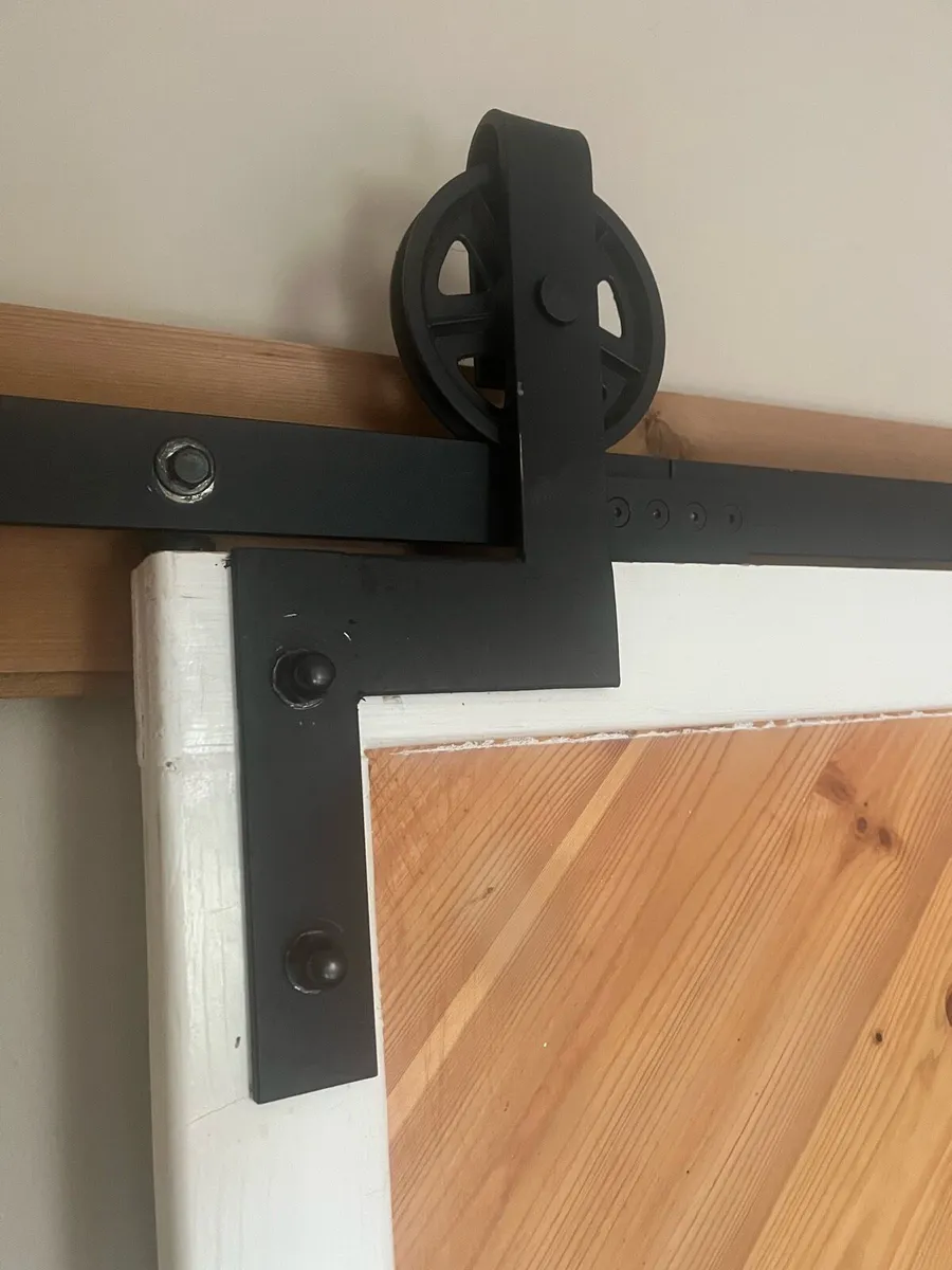 Sliding Barn door with hardware - Image 4
