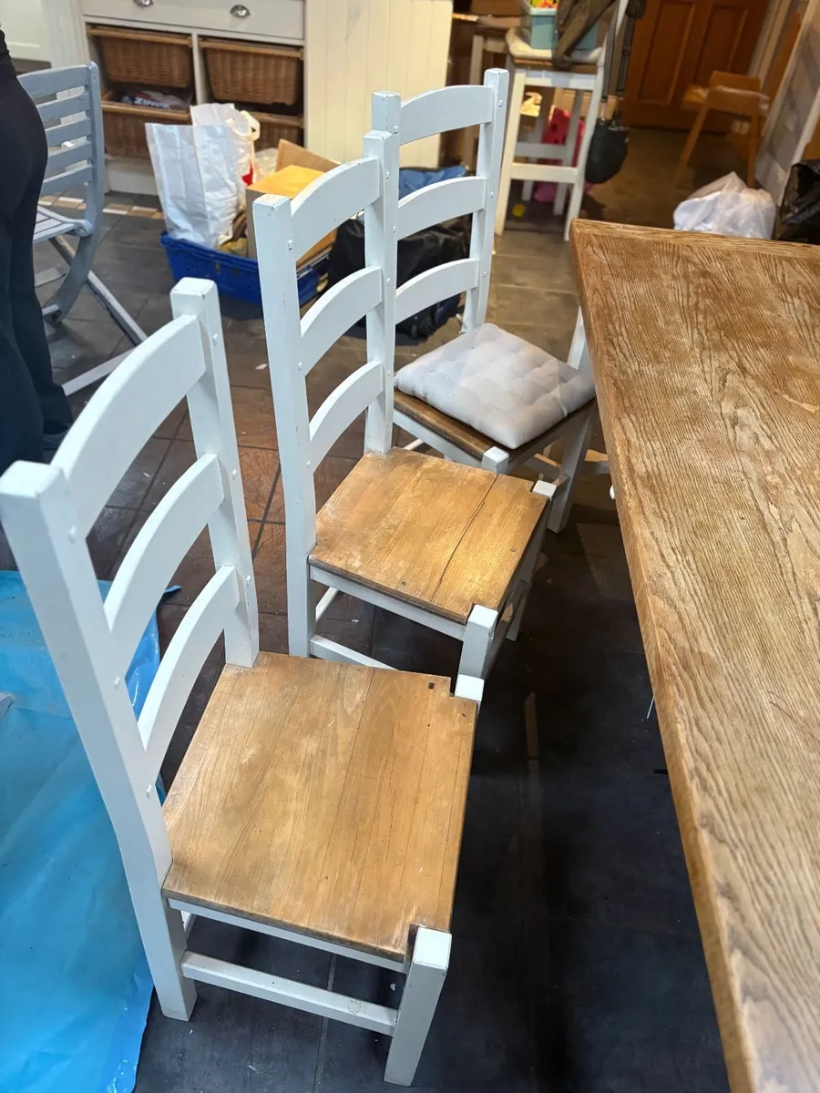 Table and chairs - Image 3