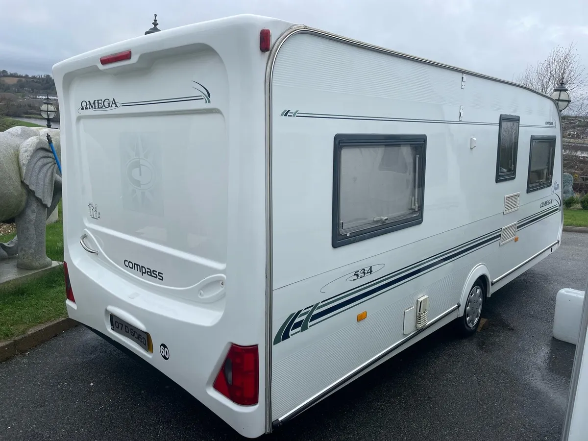 4 birth light weight caravan - Image 4