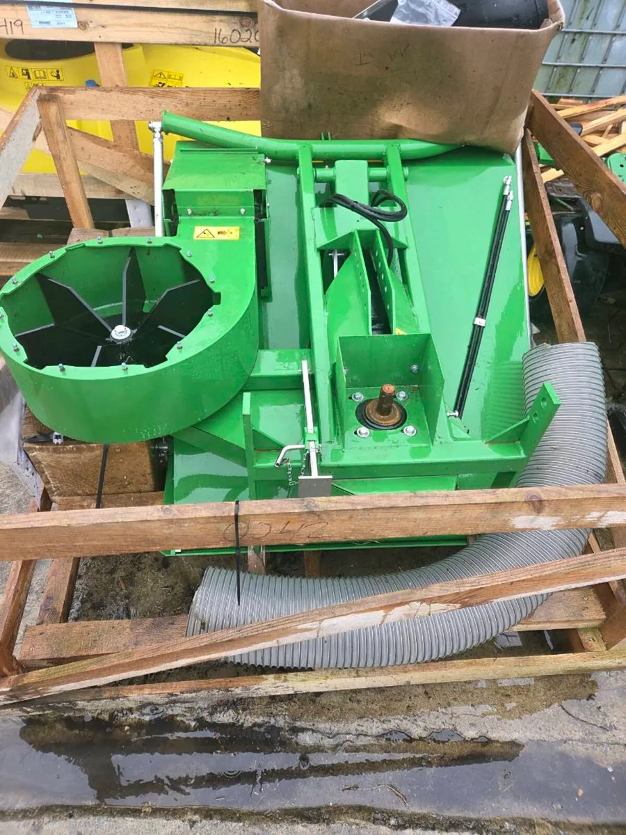 John Deere 345H Grass collection unit hi tip NEW - Image 1