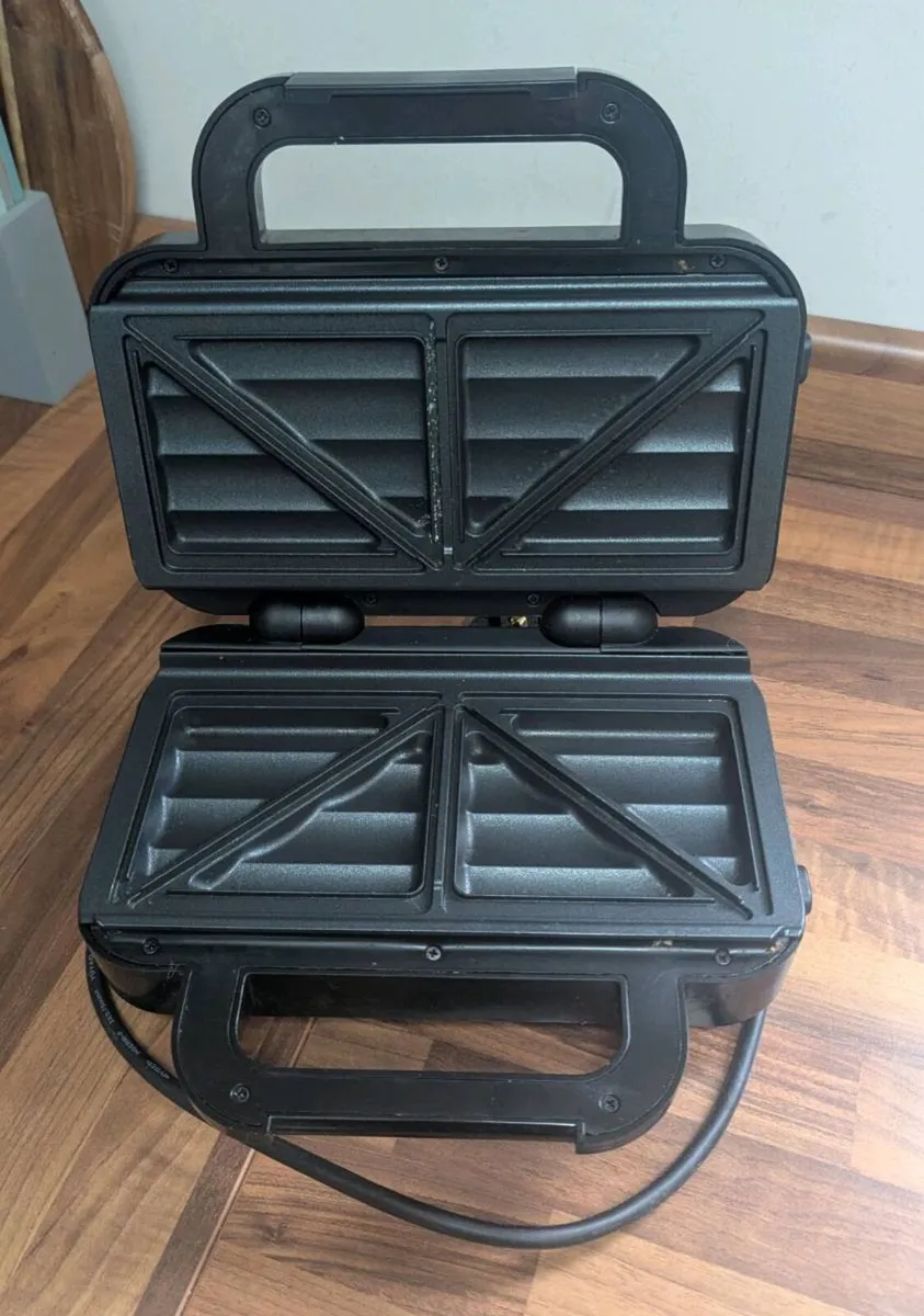 Breville Toasted Sandwich Maker - Image 1