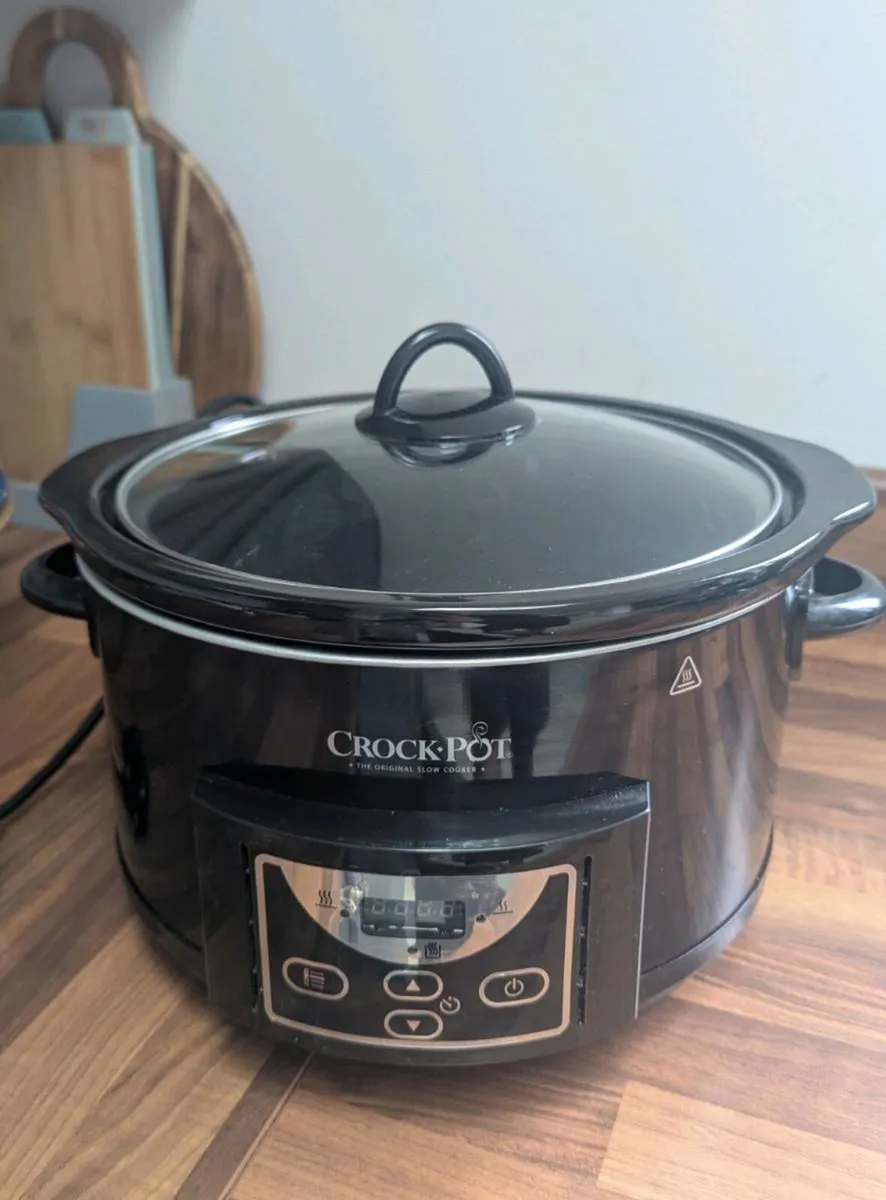 Crock Pot Slow Cooker - Digital - Image 1