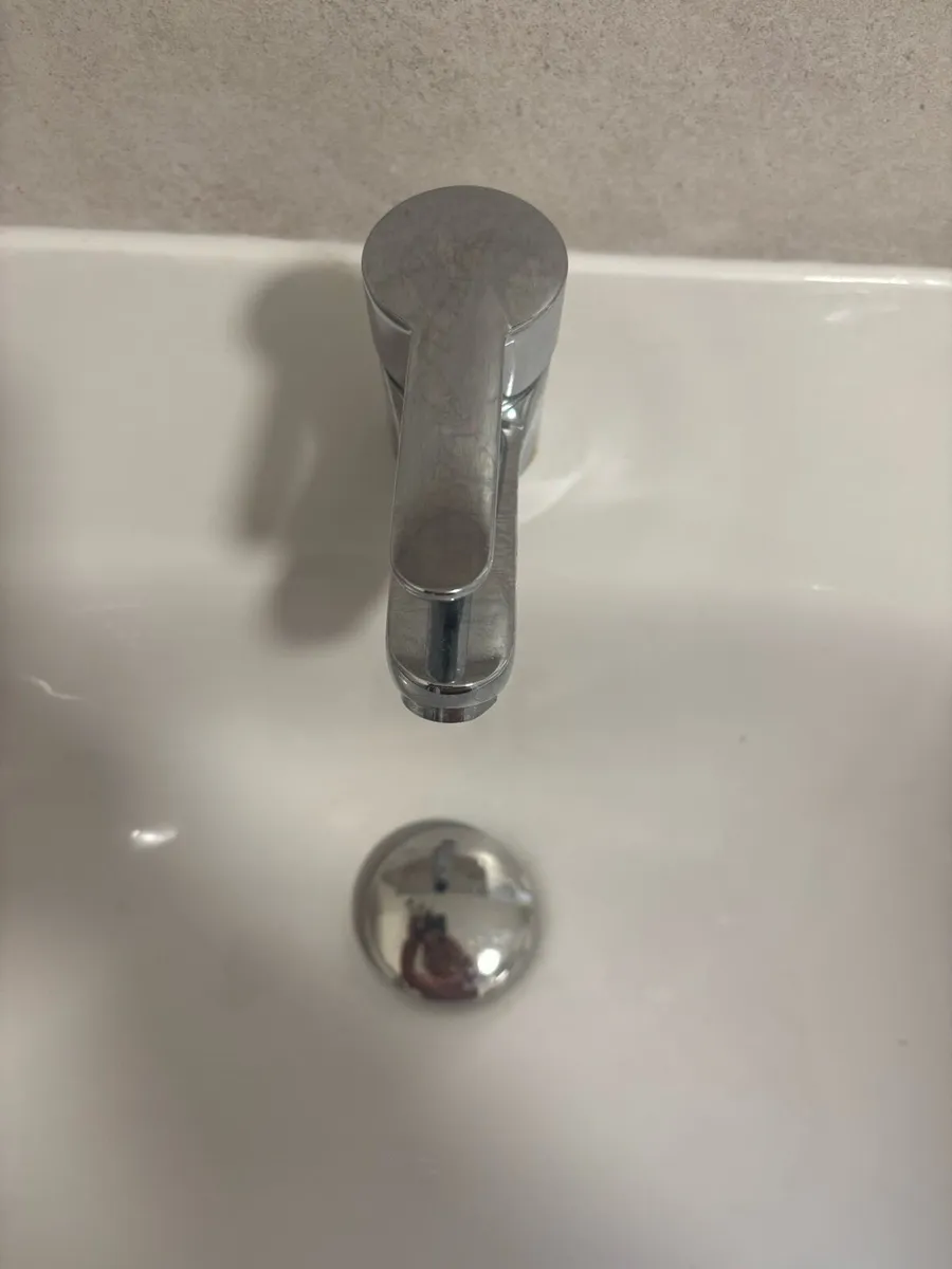 Roca sink and tap 600mm - Image 3