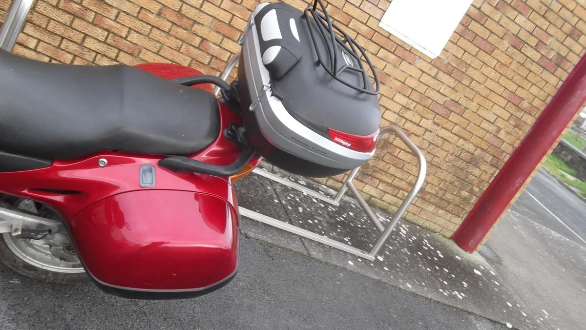 02 Honda  DEAUVILLE 650cc,,TRADE UP - Image 3